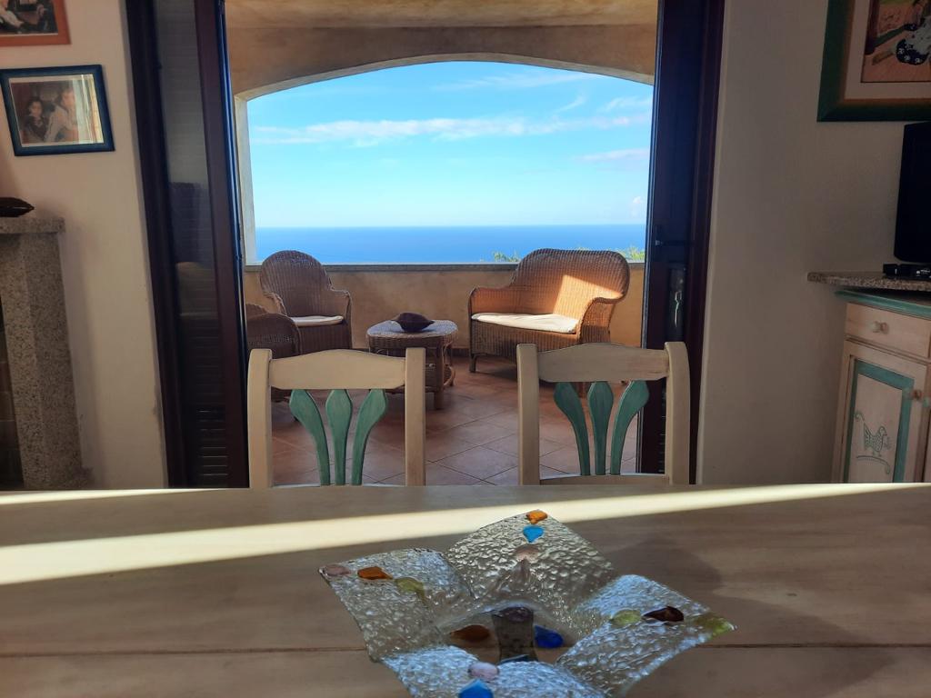 Vista sul mare dalla zona giorno dell’Elicriso