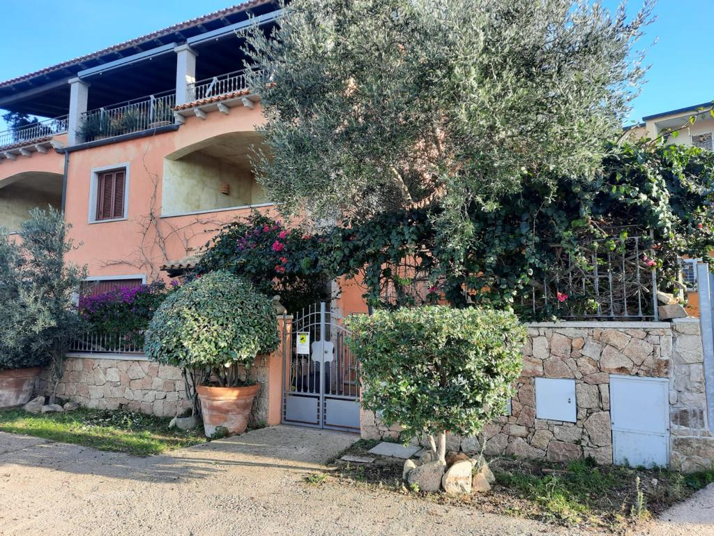 Esterno della Residenza Domus de Janas